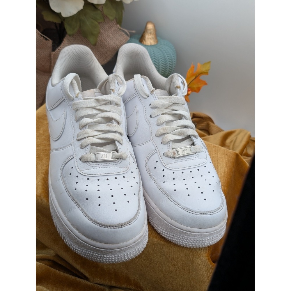 Nike Air Force 1 07 Low Triple White Men's 9.5 CW2288-111 Classic Streetwear AF1